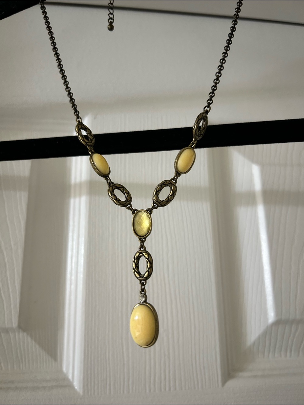 Yellow Oval Y-Style Pendant Necklace - Unbranded